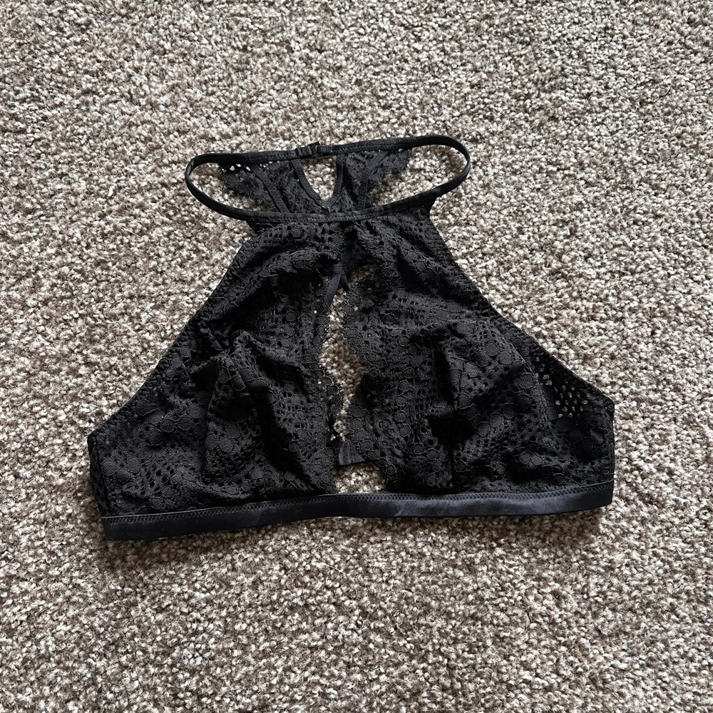VS Strappy Lace Bra